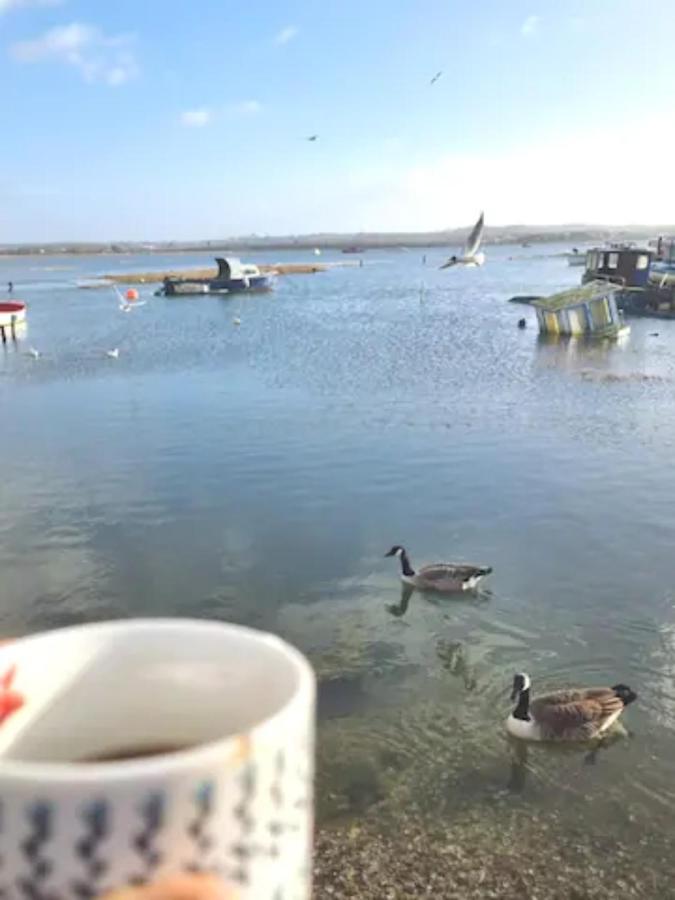 Holes Bay Nature Reserve, Poole, Right Next To The Water Holiday home *